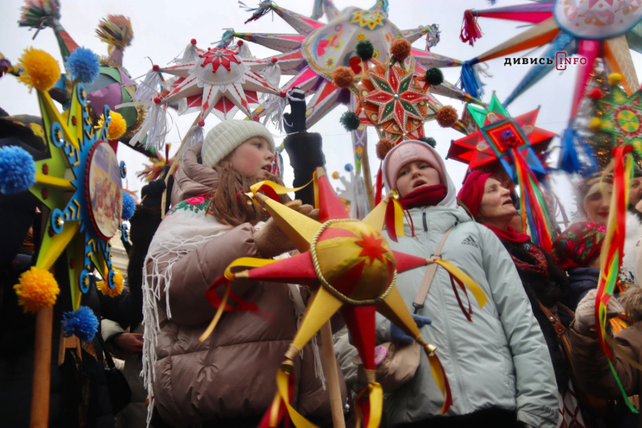 Сотні людей у Львові пройшлися зі звіздами та колядою (фото/відео) - 23