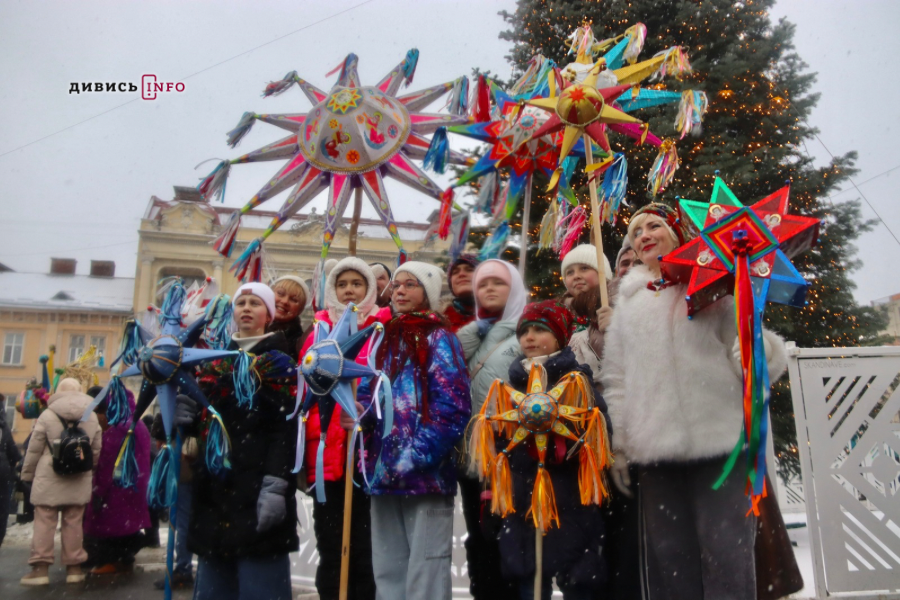 Сотні людей у Львові пройшлися зі звіздами та колядою (фото/відео) - 26