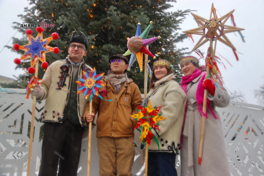 Сотні людей у Львові пройшлися зі звіздами та колядою (фото/відео) - 27