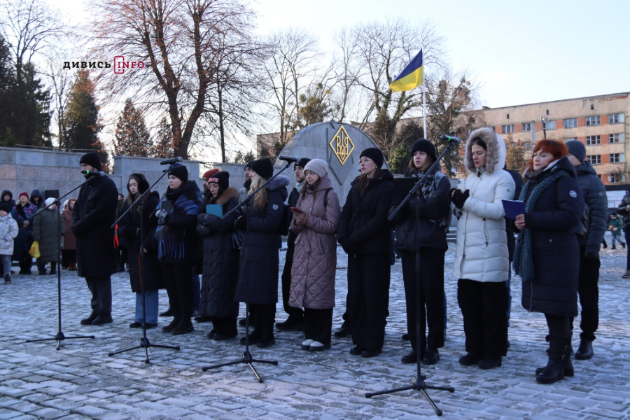 На Різдво у Львові хор «Гомін» співав скорботні колядки (фото/відео) - 7