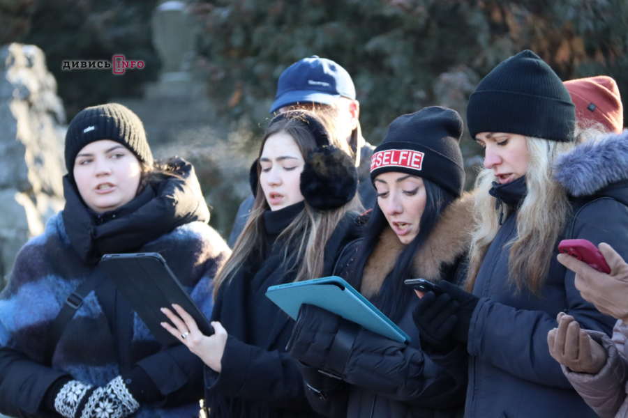 На Різдво у Львові хор «Гомін» співав скорботні колядки (фото/відео) - 8