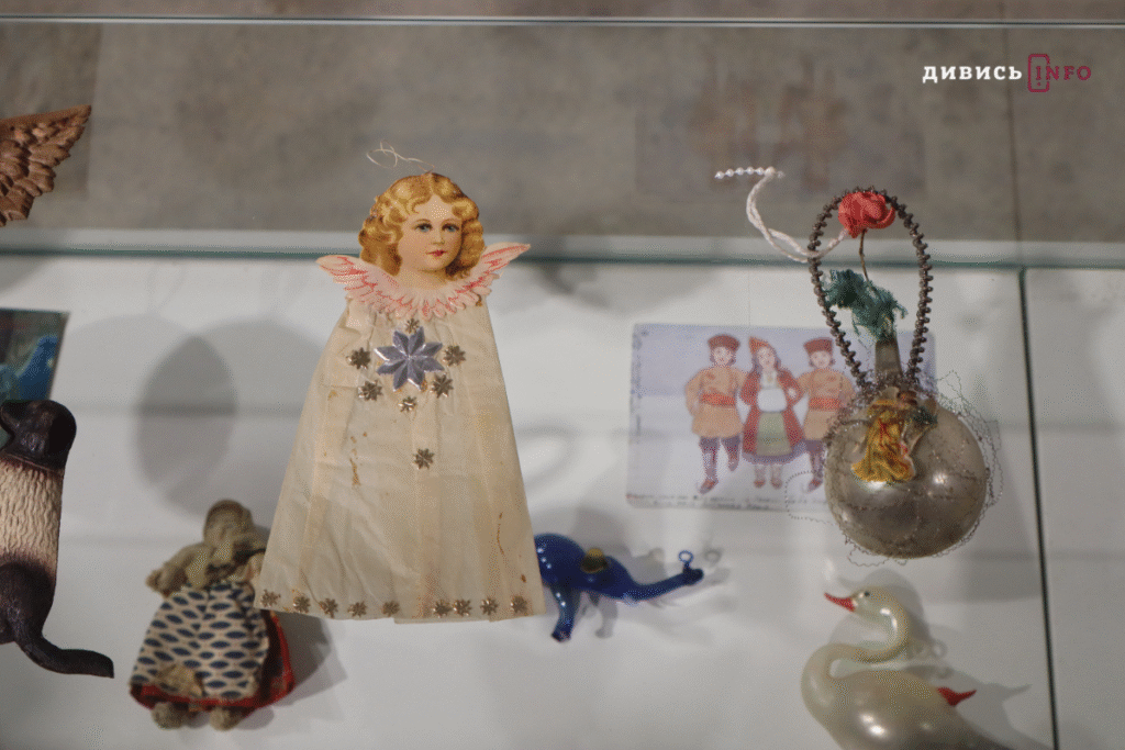 Якими прикрасами львів'яни оздоблювали різдвяні ялинки від давнини до сучасності (фото) - 4