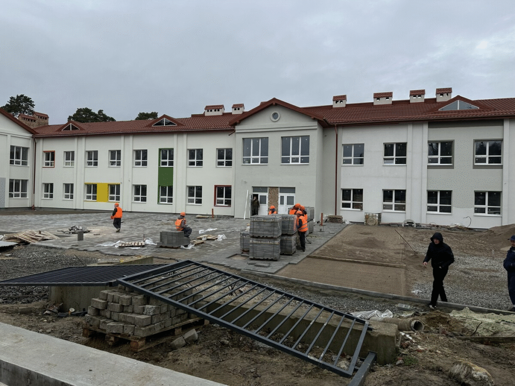 Нова школа біля Львова, штрафи за паркування та різдвяні майстерки: головні новини дня - 6