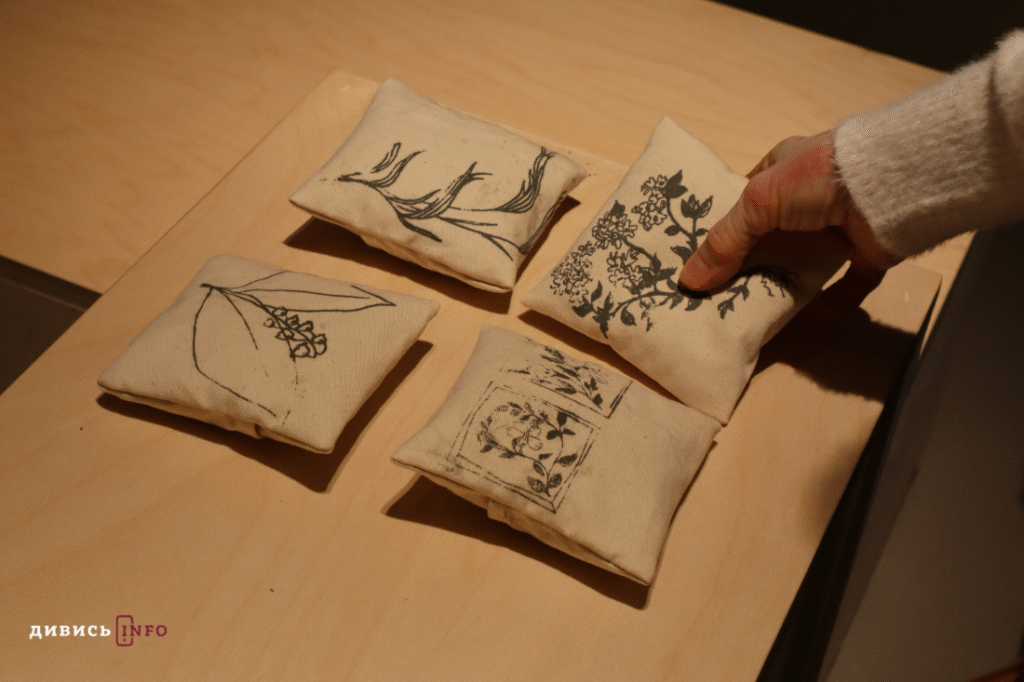 Буденні речі, які тримають у важці часи: про виставку в Jam Factory Art Center (фото) - 12