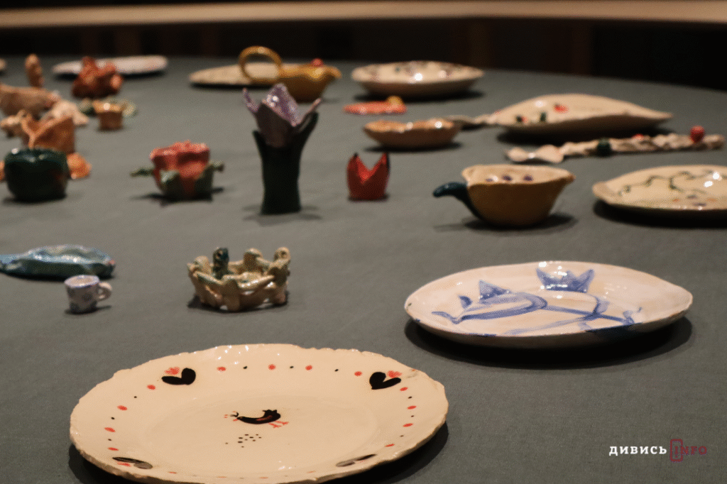 Буденні речі, які тримають у важці часи: про виставку в Jam Factory Art Center (фото) - 4