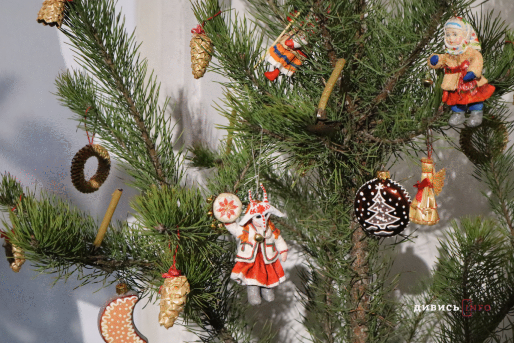 Якими прикрасами львів'яни оздоблювали різдвяні ялинки від давнини до сучасності (фото) - 2