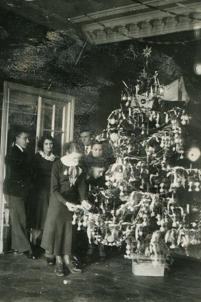 Комуністична крадіжка, Або чому різдвяна ялинка стала новорічною - 9