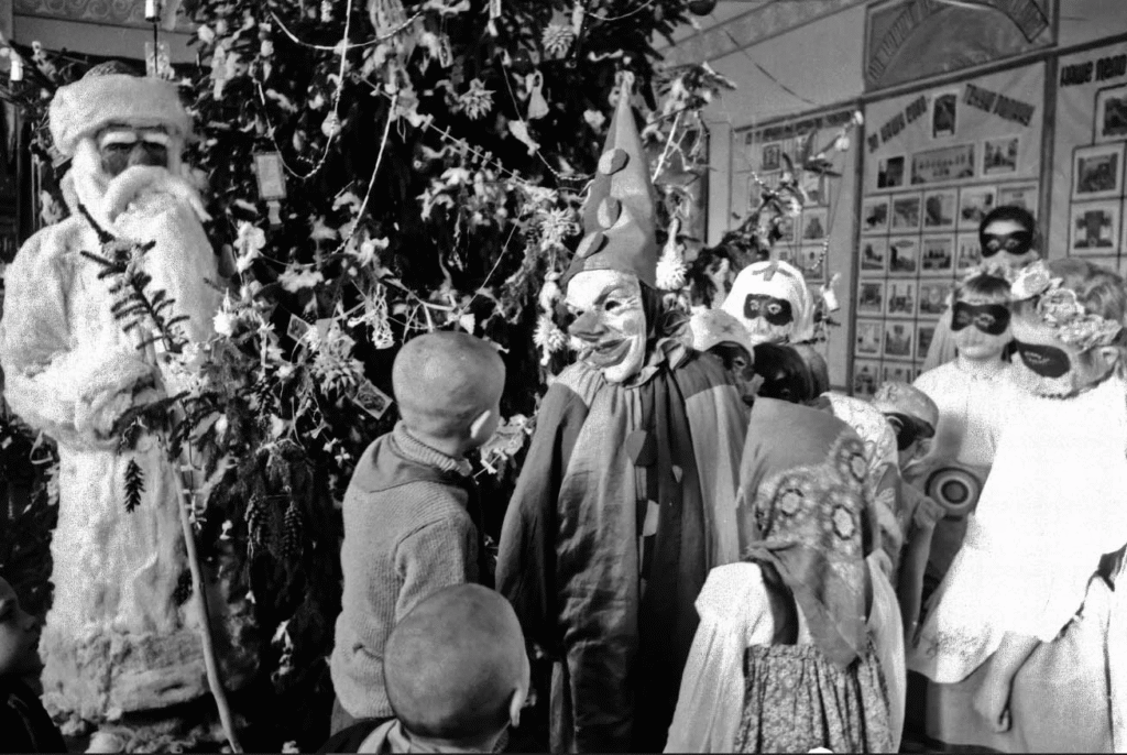 Комуністична крадіжка, Або чому різдвяна ялинка стала новорічною - 29