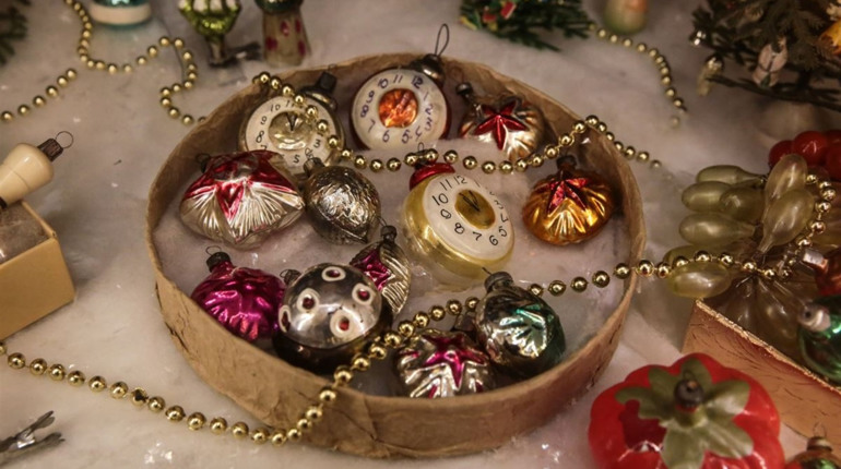 Комуністична крадіжка, Або чому різдвяна ялинка стала новорічною - 35