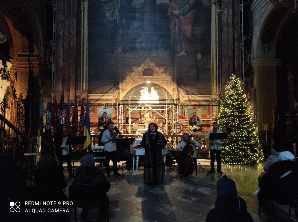Комуністична крадіжка, Або чому різдвяна ялинка стала новорічною - 11