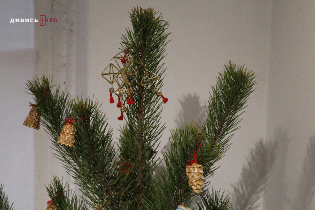 Якими прикрасами львів'яни оздоблювали різдвяні ялинки від давнини до сучасності (фото) - 15