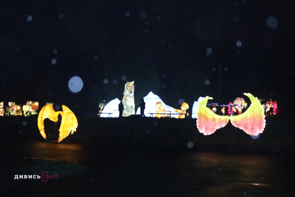 Семиметрові інсталяції: у Львові відкрили Парк Ліхтарів (фото) - 4