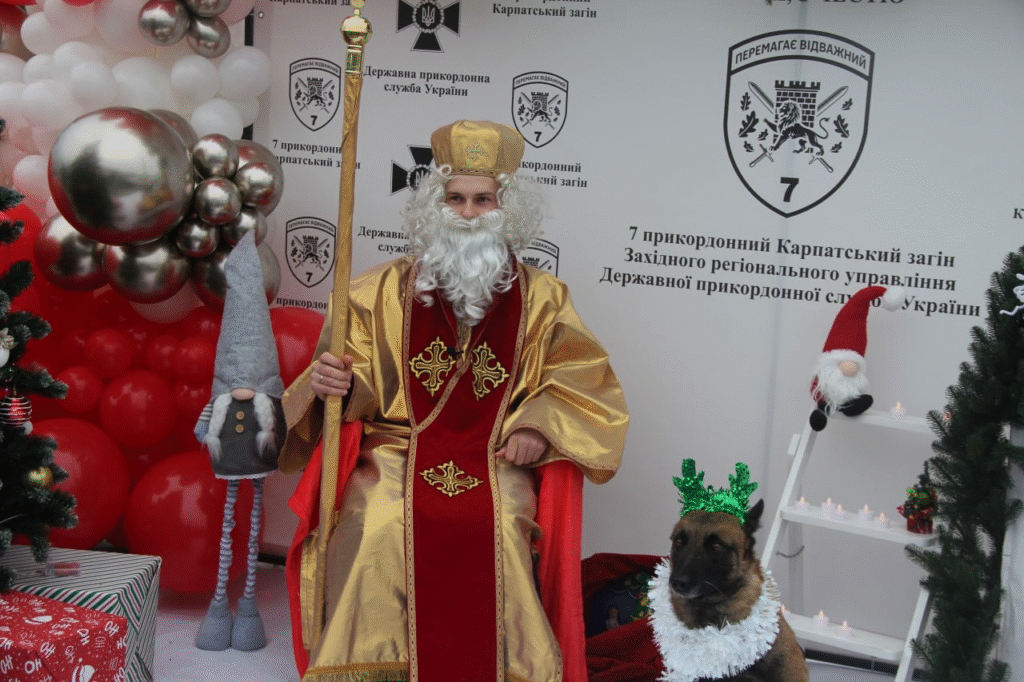 Святий Миколай побував на пункті пропуску на Львівщині (фото) - 2