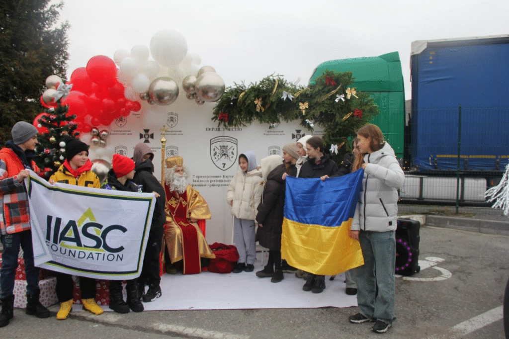 Святий Миколай побував на пункті пропуску на Львівщині (фото) - 4