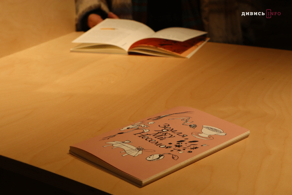 Буденні речі, які тримають у важці часи: про виставку в Jam Factory Art Center (фото) - 5