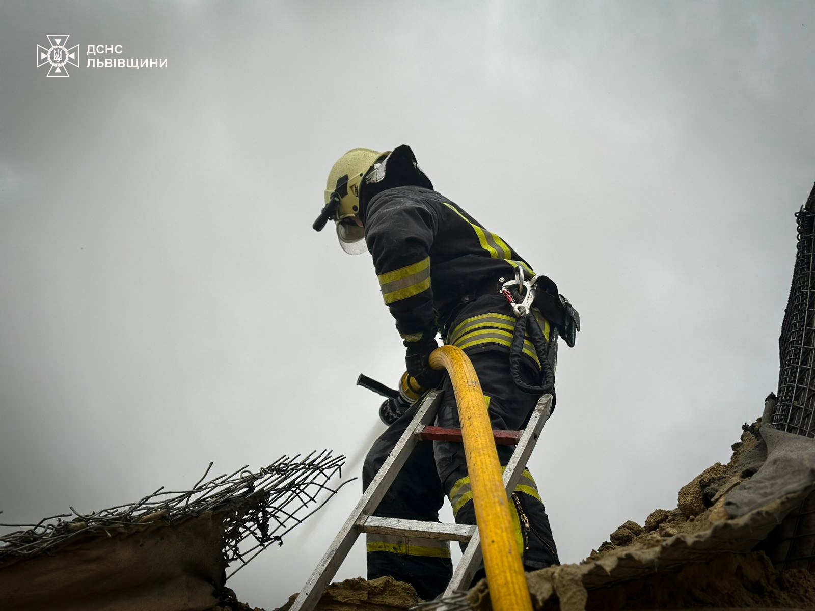 Внаслідок російської атаки на Львівщину постраждали двоє людей - 3
