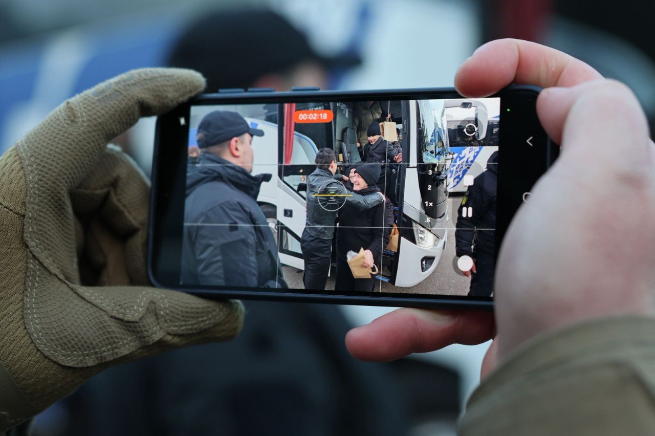 З полону в Білорусі звільнили більше сотні цивільних, серед них — українці - 8