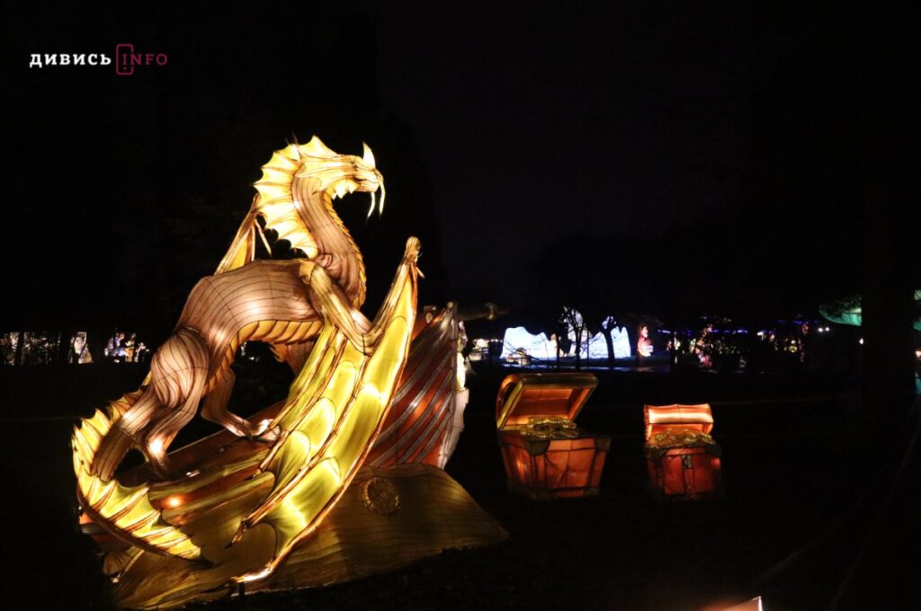 Семиметрові інсталяції: у Львові відкрили Парк Ліхтарів (фото) - 7