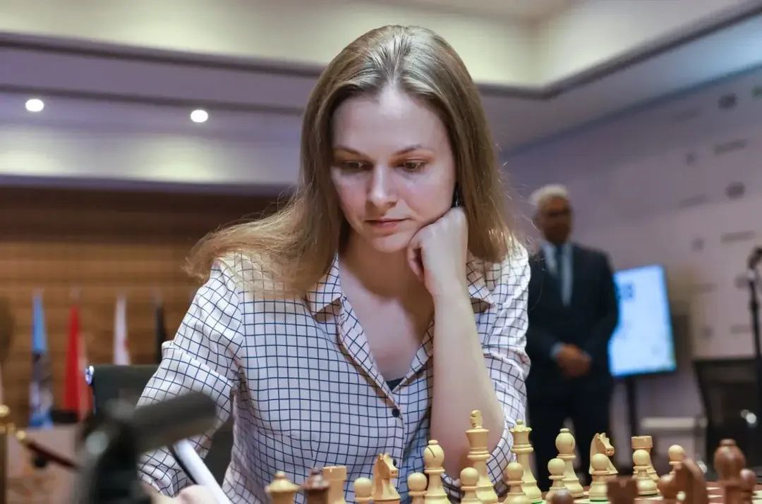 photo_5379925032416513243_y