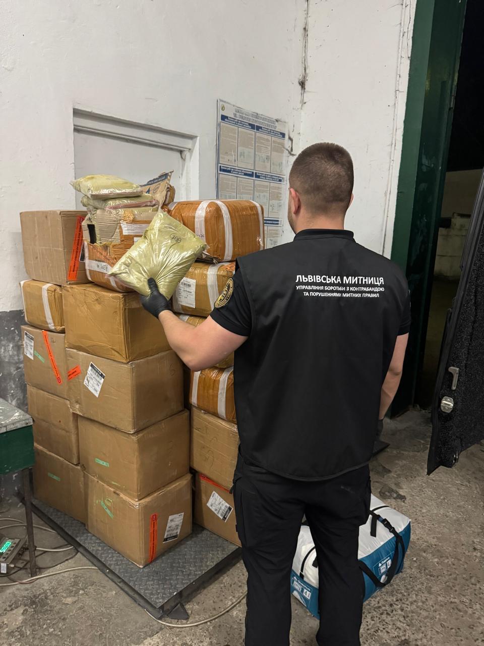 На кордоні з Польщею викрили наркотрафік з оборотом понад 4 млн гривень - 1