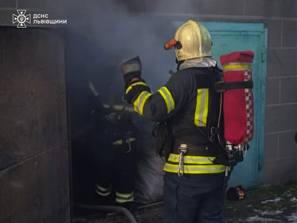 На Львівщині рятувальники ліквідували дві пожежі: у Жовкві та Дрогобицькому районі - 1