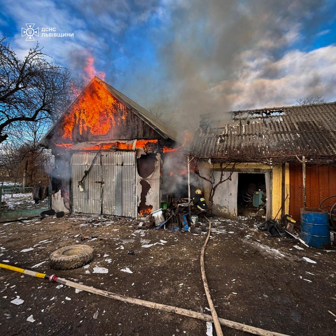 На Львівщині рятувальники ліквідували дві пожежі: у Жовкві та Дрогобицькому районі - 2