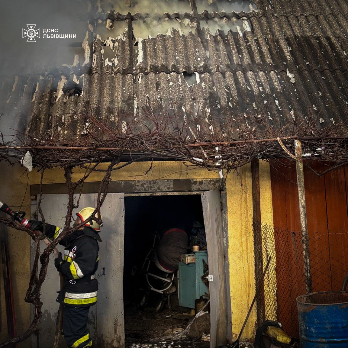 На Львівщині рятувальники ліквідували дві пожежі: у Жовкві та Дрогобицькому районі - 3