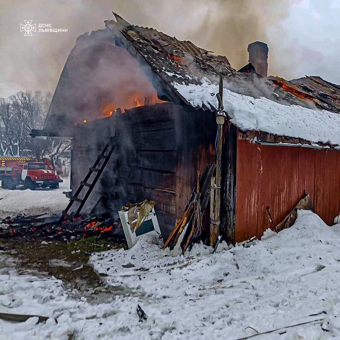 На Львівщині під час пожеж врятували 10 будівель - 1