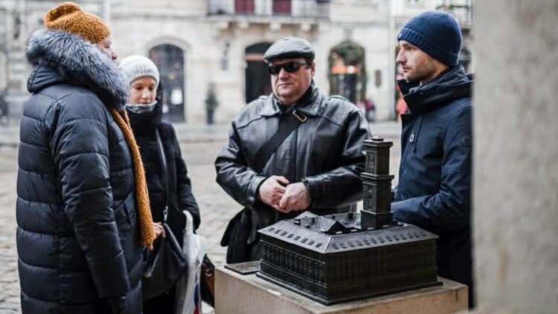 людина з порушенням зору