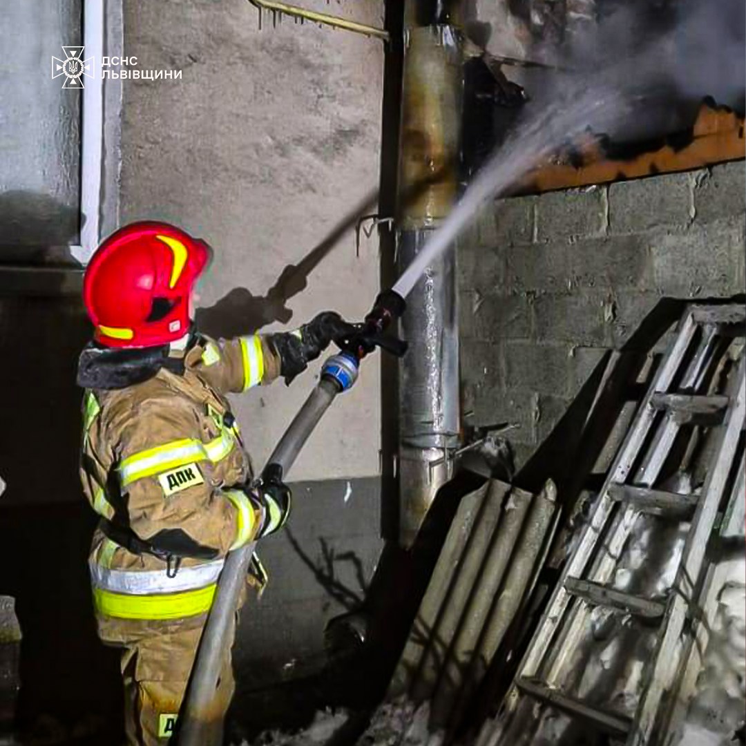 На Львівщині рятувальники ліквідували три пожежі у житлових та господарських спорудах - 1