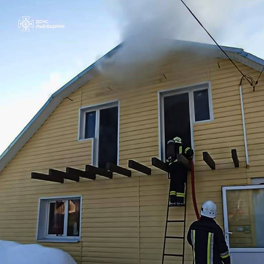 На Львівщині рятувальники ліквідували три пожежі у житлових та господарських спорудах - 5