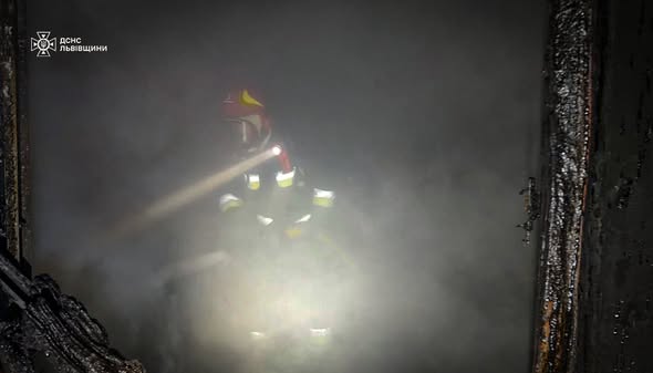 У Львові на вулиці Промисловій сталася пожежа: постраждав чоловік - 1