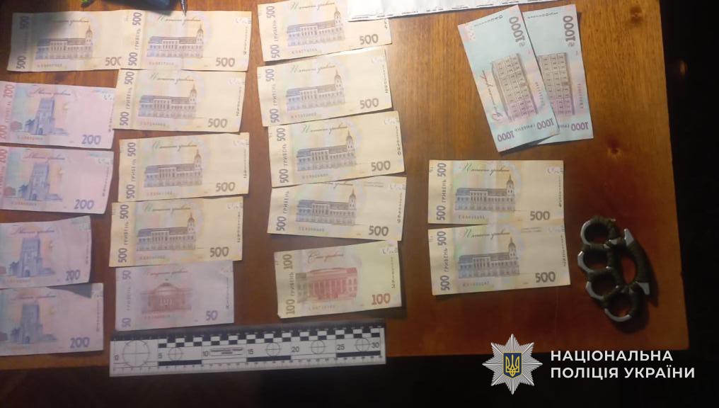 У Бродах затримали підозрюваного у збуті наркотиків та незаконному поводженні зі зброєю - 3