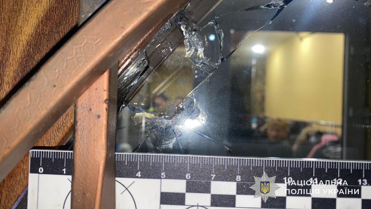 На Львівщині затримали чоловіка, який вчинив стрілянину у кафе - 3