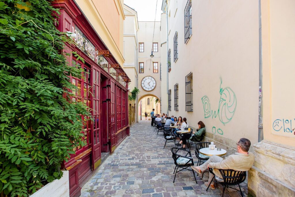 Російська атака на Львів, скринінг здоров'я 40+, культурні події: головні новини дня - 5