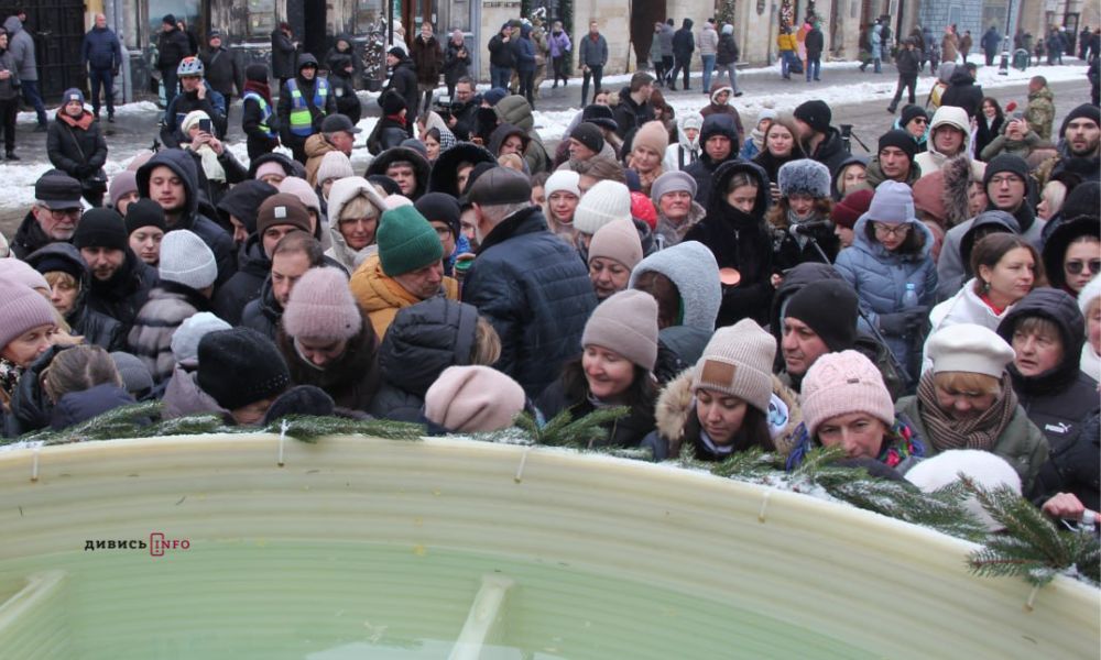 У Львові на Богоявлення військові капелани освятили воду (фото) - 4