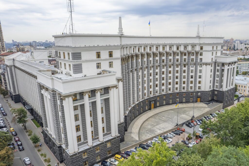 Російська атака на Львівщину, заяви про відставку двох міністрів, дистанційне навчання: головні новини дня - 3