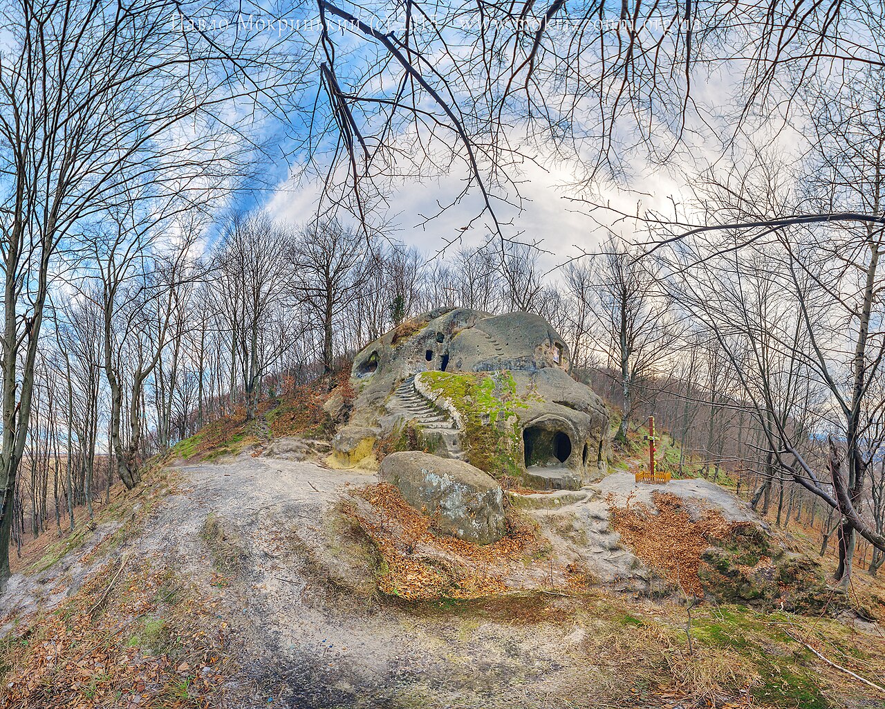 Панорама_гори_із_монастирем