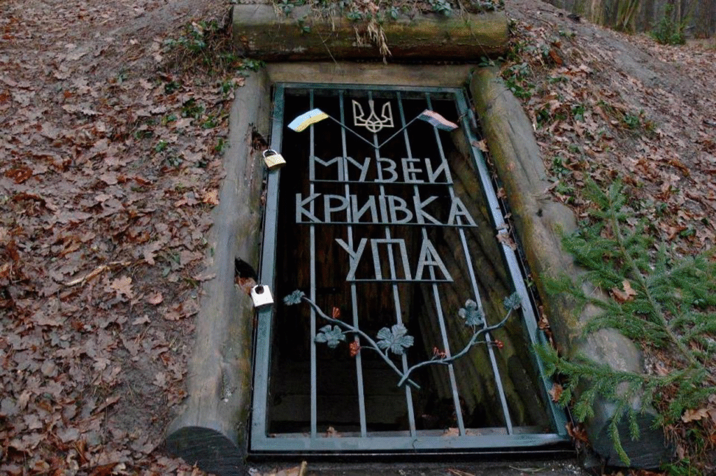 Сучасні скульптури, криївка УПА та солеварня: куди поїхати на Львівщині - 5