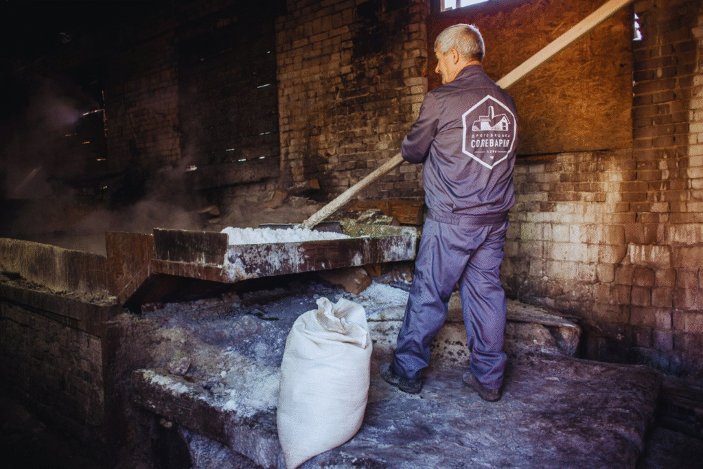 Сучасні скульптури, криївка УПА та солеварня: куди поїхати на Львівщині - 17