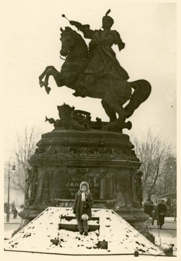 Яким був зимовий Львів у минулому столітті: добірка світлин - 7