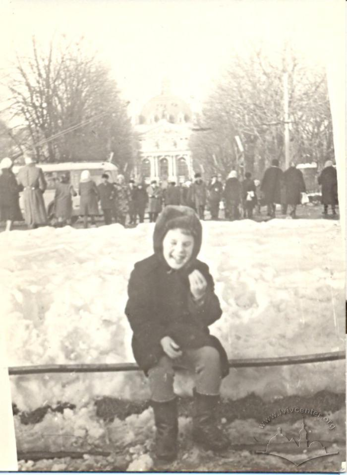 Яким був зимовий Львів у минулому столітті: добірка світлин - 24