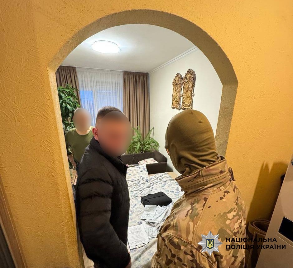 У Львові затримали чоловіка, який ошукав родину безвісти зниклого військового на понад 2 млн грн - 1