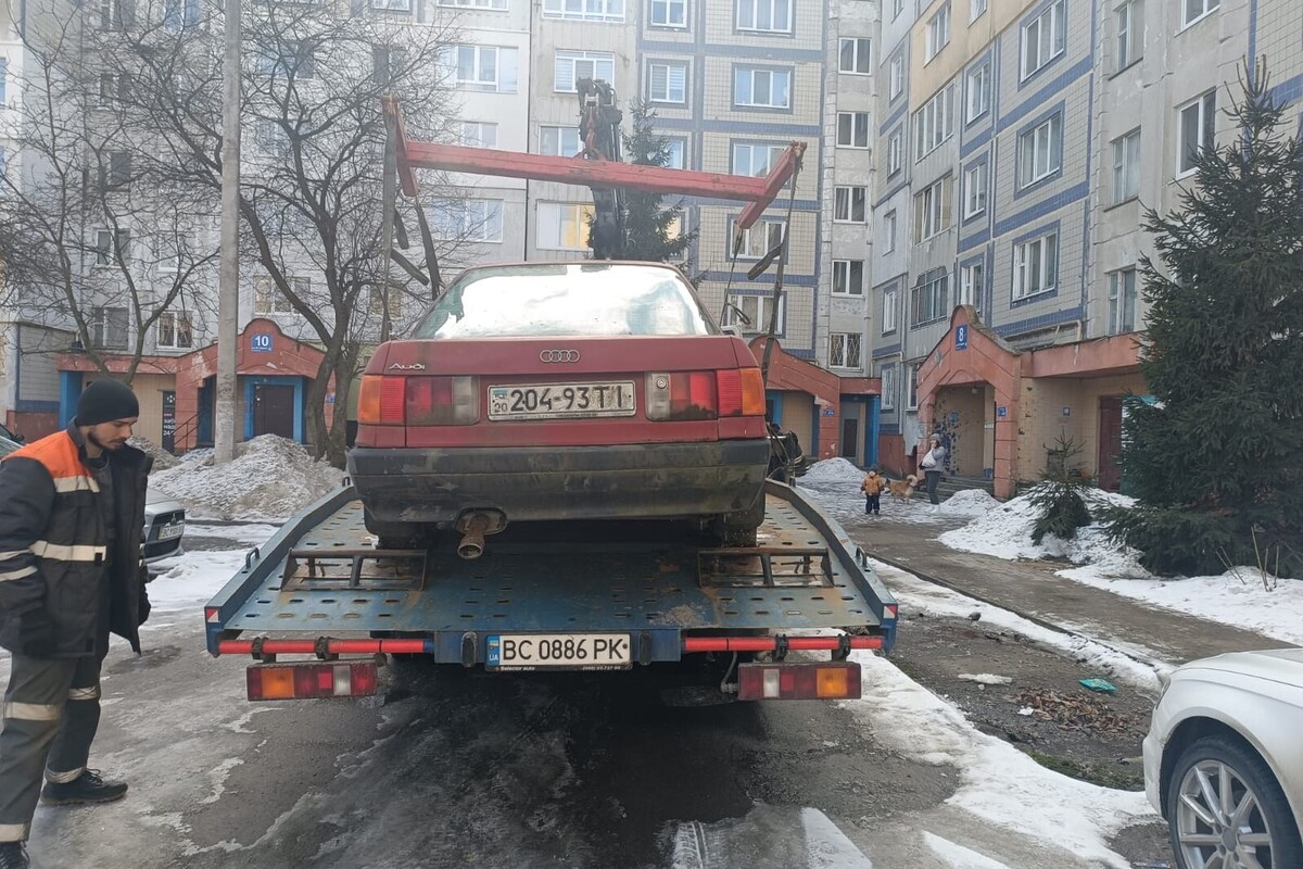 За тиждень з вулиць Львова забрали 5 покинутих машин - 2