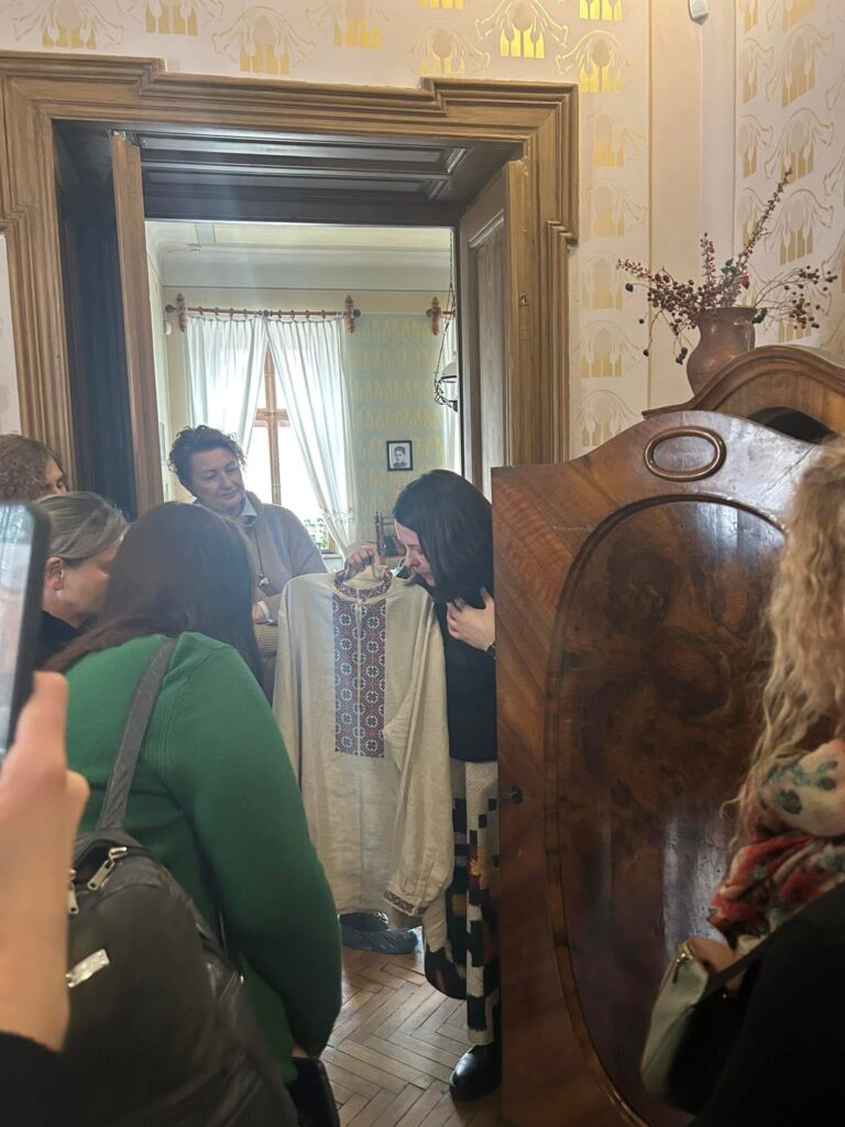 «Закінчуєш роботу на цвинтарі і йдеш працювати гідом по місту»: розмова з Гандзунею Гошко про туризм у Львові і не тільки - 5