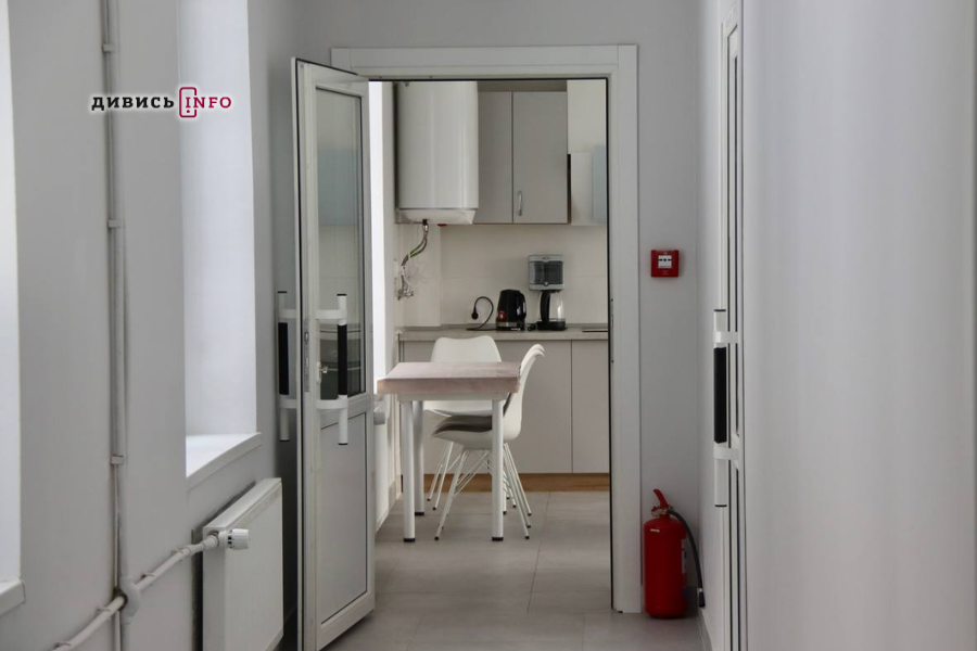 У Львові облаштували тимчасове житло для переселенців на 70 людей (фото) - 11