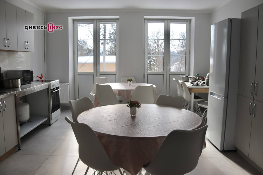 У Львові облаштували тимчасове житло для переселенців на 70 людей (фото) - 12