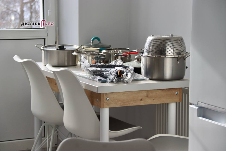 У Львові облаштували тимчасове житло для переселенців на 70 людей (фото) - 13