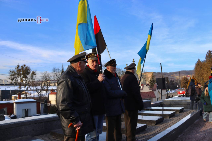 На Личаківському кладовищі у Львові вшанували Героїв Небесної Сотні (фото/відео) - 6