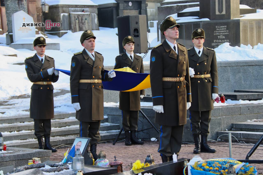 На Личаківському кладовищі у Львові вшанували Героїв Небесної Сотні (фото/відео) - 8